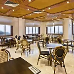 Golden Tulip Porto Gaia Вила-Нова-ди-Гая