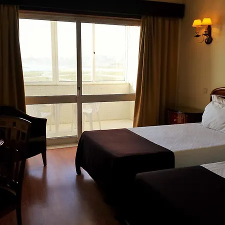 호텔 Golden Tulip Porto Gaia 4*